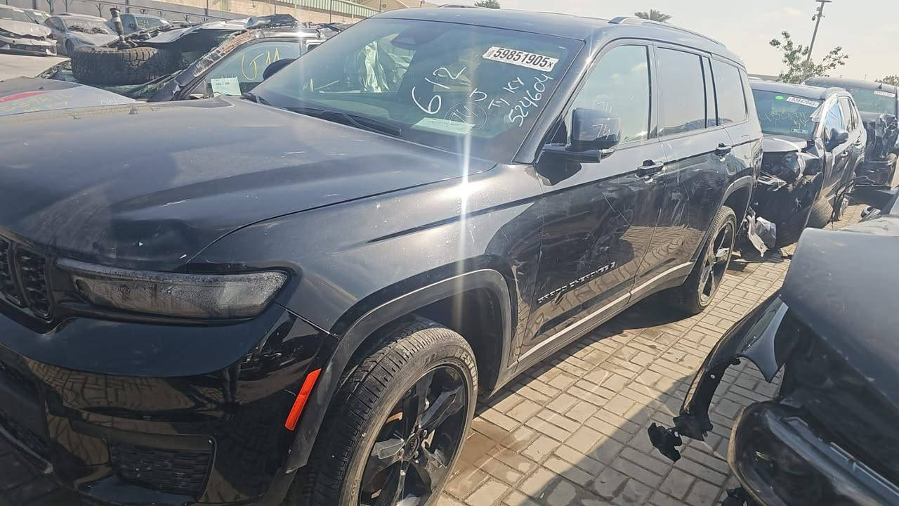 جيب كراند شيروكي موديل 2025 
السيارة موجودة الان بالامارات
مصلح واصل ميناء ام قصر او سفوان 249$
مدة الوصول من ١٥-٢٥يوم 
يمكن ادخالها بكتاب شهداء 
***********
