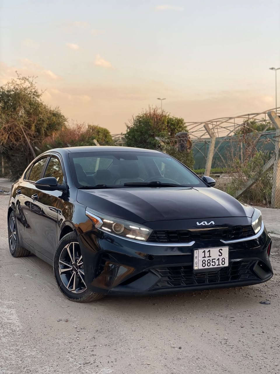 السلام عليكم كيا فورتي موديل 2023 رقم بغداد بأسمي عارضه 130$ بيه مجال بسيط سياره مواصفات S اشاير بالمري /شاشه كبيره/ فول تحكمات/ رادار امامي / رادار جانبي بالمري /كشنات جلد / داخل لونين/ لد امامي خلفي / تحديد مسار /مانع اصطدام / حساسات خلفيه/ 3انظمه قياده / وبعد باقي المواصفات المعروفه السياره جديده وجاهزه تبريد ثلج 🧊 تخم تاير جديد/ حداديه وضع شركه السياره ماشيه 48mi محرك حجم 2000 دوش مكينه وكير كفاله 
السياره حادثها جاملغ وبنيد بدون دواخل بدون ايرباك كما موضح بالصور وباب الصدر صبغ كلير لتوحيد لون باقي السياره كفاله مكان السياره بغداد شارع فلسطين الاتصال بالرقم :*********** الخاص مغلق 🔏
