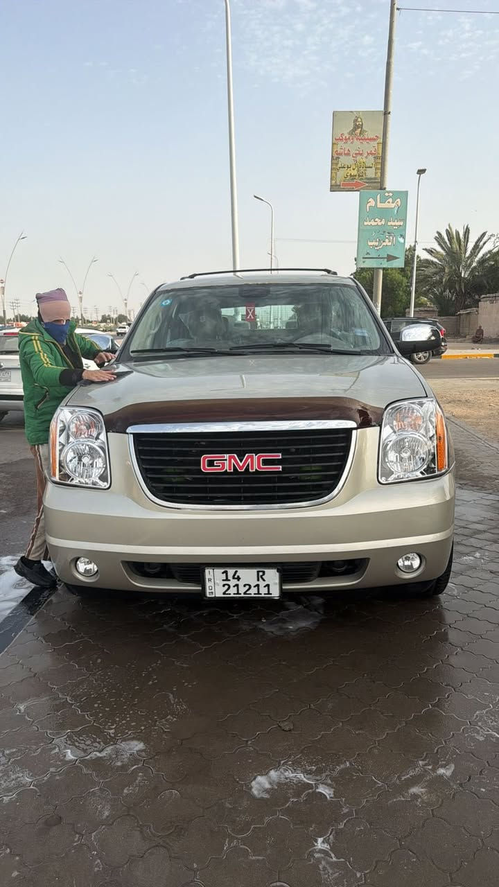 السلام عليكم 
جمسي يوكن ابتر خليجي
مديل 2014 
رقم بصره تحويل مباشر 
سياره كفاله عامه صبغ وضربه وفتح وتبديل كله كفاله 
كير محرك حداد كهربائيات خير من الله شرط ماتصرف عليه ولا شي 
مكان السياره البصره الزبير 
رقم الهاتف ***********
السعر 265وبيه مجال بسيط
