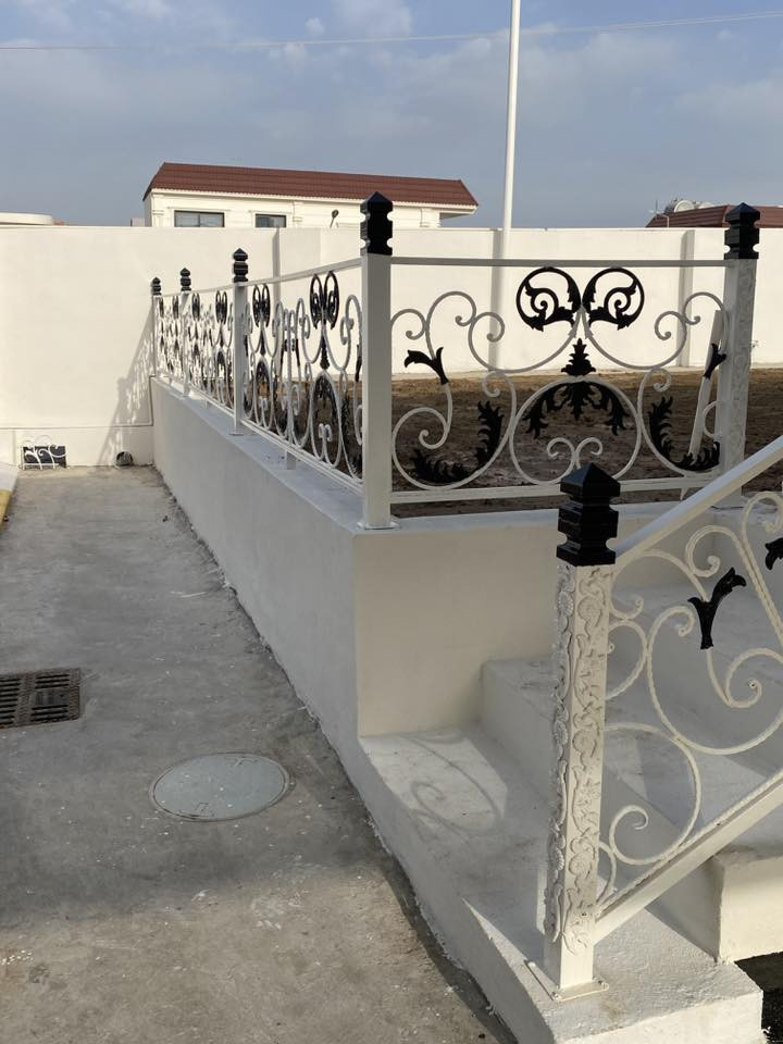 حداد متنقل في حي بدر وجميع مناطق كركوك
وهذه شغلي كافة أعمال الحداده ويوجد لحيم تانكيات 
للتواصل *********** او علا الماسنجر او وتساب
