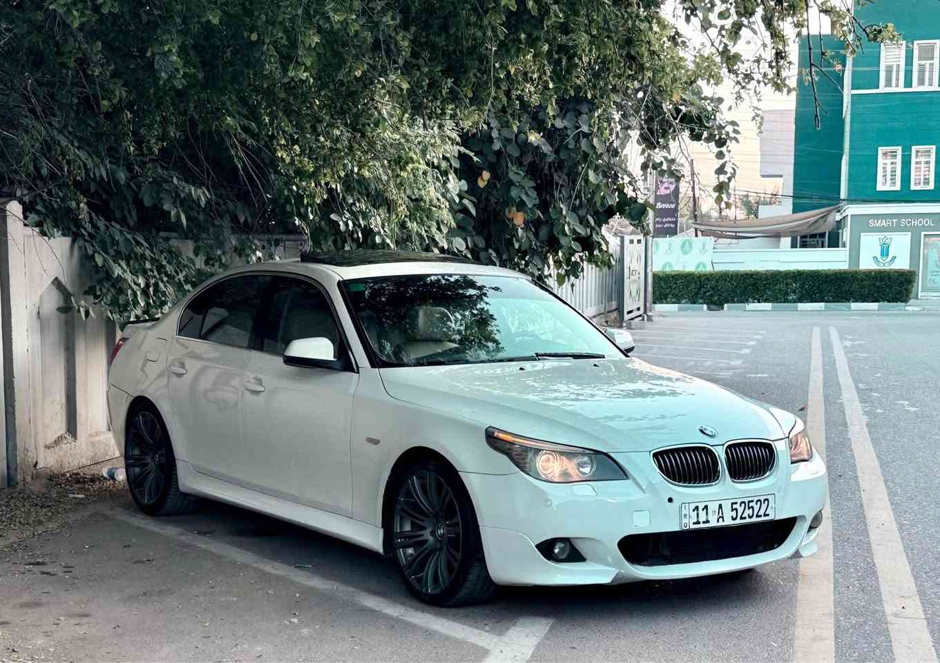السلام عليكم 
بي ام دبليو E60 – ميماتي
فول فول مواصفات موديل 2010

التفاصيل:

الموديل: 2010

اللون: ابيض

رقم بغداد باسمي (شرط التحويل)

المواصفات:

محرك 6 سلندر حجم 3.0 (دبل فانوس – مسكر)

كير أوتوماتيك

فتحة سقف

ثلاجة بالجكمجة

ماوس

ستيرن كهرباء

تبريد ديوولت

مقاعد كهربائية مع تبريد، تدفئة ومساج

داخلية  اوفايت مطعمة بالكاربون فايبر

مرايا شفط وقلاب + إشارات

زراك لايت

مرايا عاكسة

بجم ليد + بك لايت ليد

3 وضعيات قيادة

خزن ميموري

نظام سماعات Harman Kardon

GPS

حساسات أمامية وخلفية

تحديد مسار

مثبت سرعة

تبريد قطعتين

ويل كب 19M

تايرات تويو ياباني

كت كامل M5 أصلي (مو تجاري)

ملاحظات:

السيارة بيها صبغ خمس قطع فقط ).

السيارة مكفولة من كلشي (محرك، كير، حدادة، تبريد، كهرباء).
سعر.  120وبيها مجال 

مكان السيارة: بغداد – العامرية

للاستفسار: *********** /*********** بغداد, العراق
