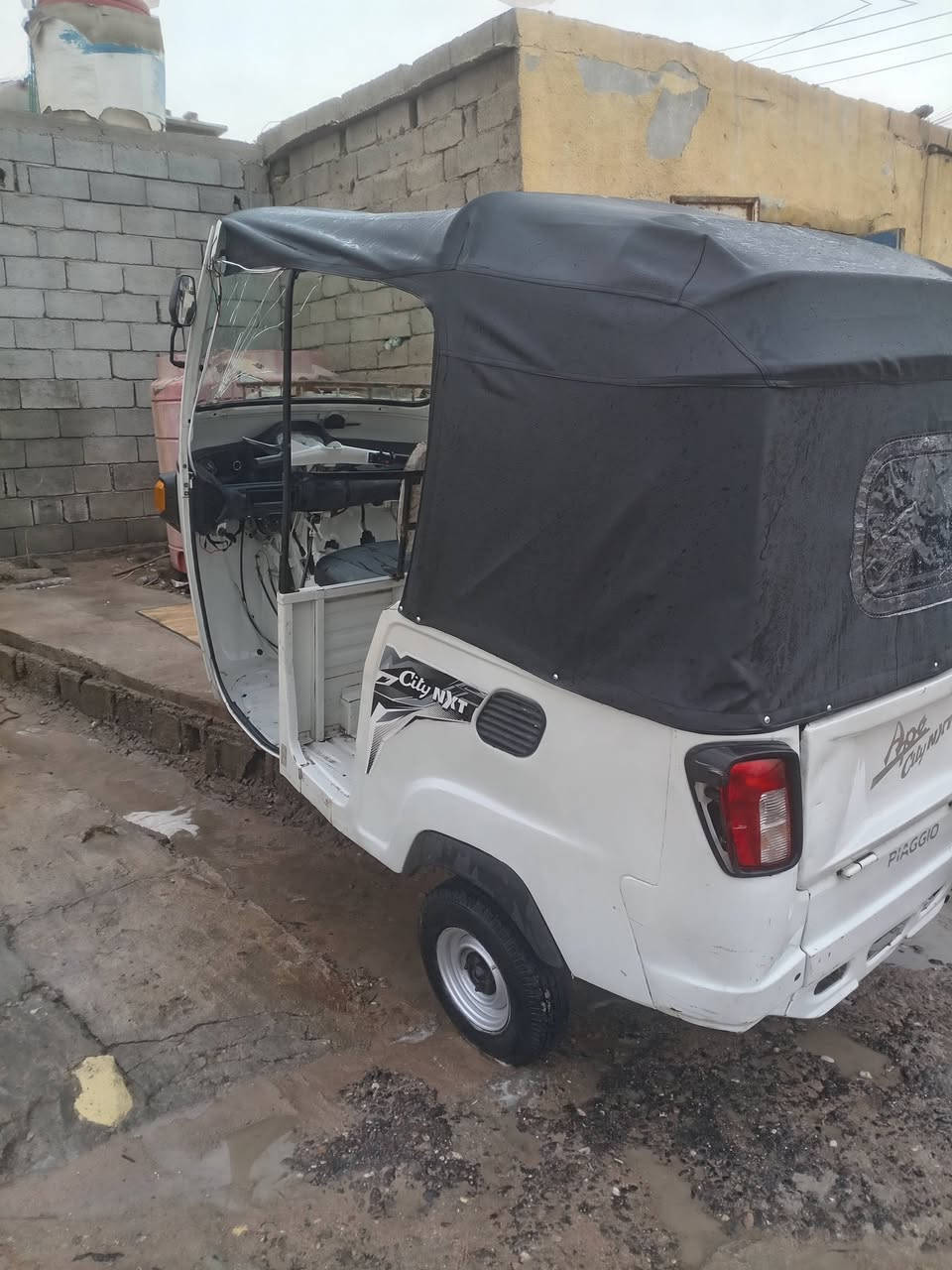 سلام عليكم شباب تكتك للبيع بياجو موديل 21تكتك أوراق تكتك حلوة جادر جديد مكان بصرة كرمة ***********
