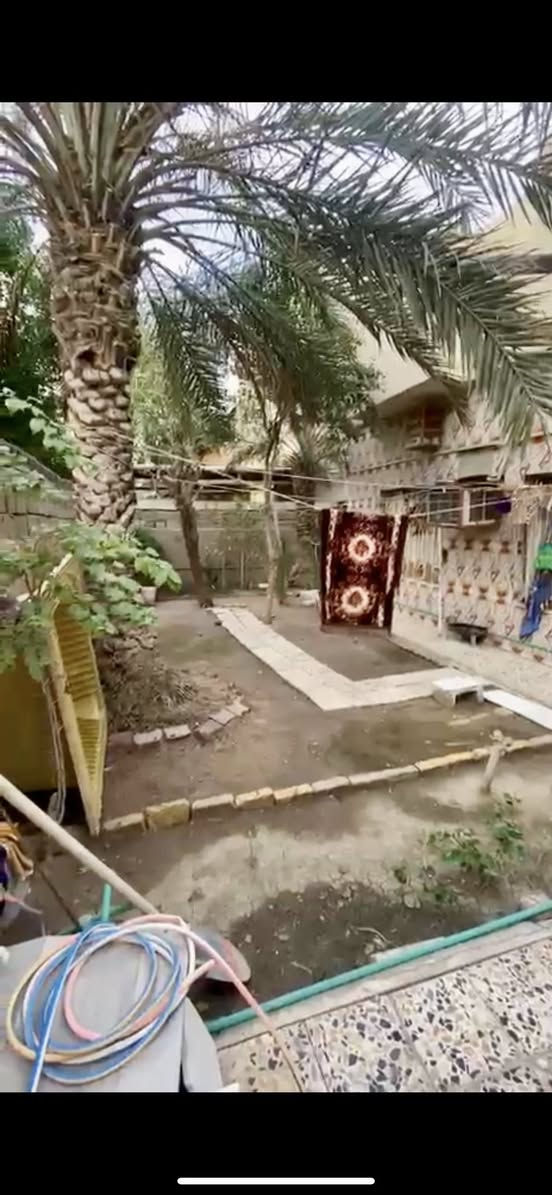 السلام عليكم بيت في الأمن الداخلي 300 متر 
مقابل اعدادية زينب
يتكون من طارمة وحديقة ومطبخ وغرفتين وديوان
والطابق الثاني غرفة كبيرة وحمامات
المنطقة غنية عن التعريف مكان ممتاز جميع الخدمات متوفرة بيه
للاستفسار ابو البيت نفسه ***********
***********
