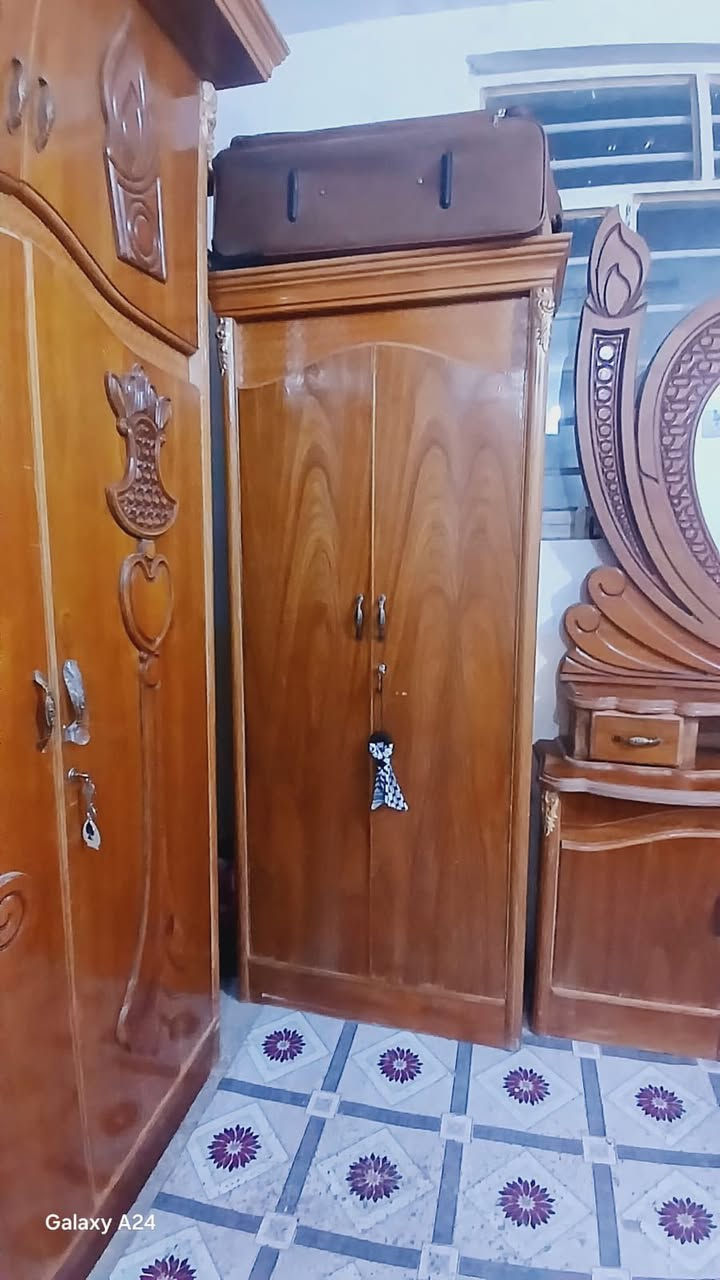 سلام عليكم غرفه لبيع صاج خارج وداخل 6 ملحق غرفه مشالله تكمه نظافتها شوفت عيونكم لستفسار مراسله عل خاص او الاتصال ***********
