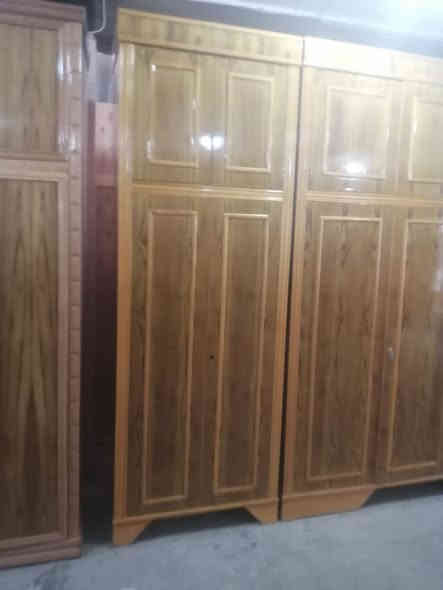 غرفة نوم 5 ابواب ملحق فصال تركي شغل عراقي خشب صاج ثقيل 5 ملم صبغ حراري جديدة مامستعملة السعر مليون و 500 الف للأستفسار *********** او مراسلة الصفحة خاص العنوان الموصل متوفر توصيل على مناطق الشرقاط والقيارة
