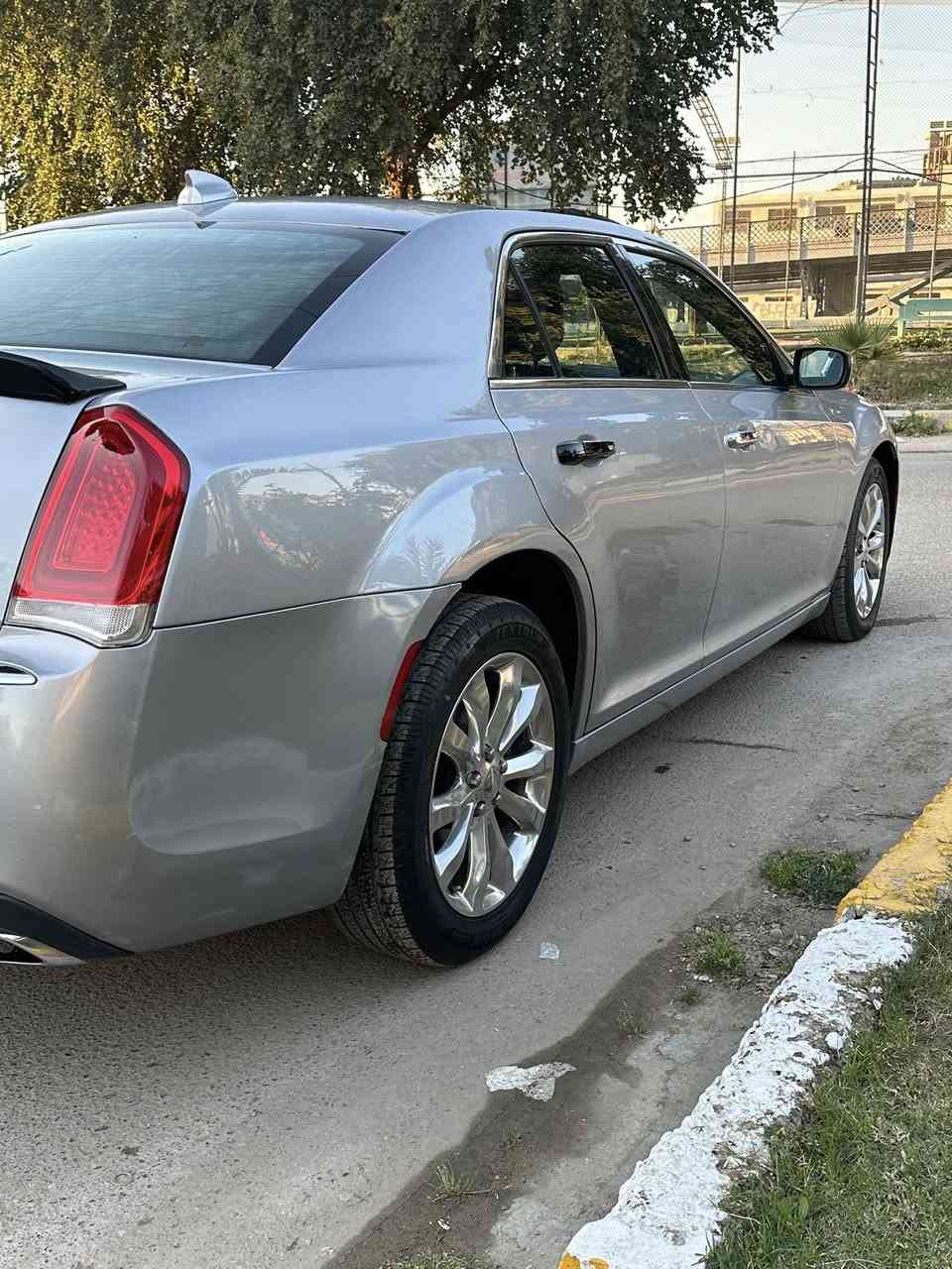 السلام عليكم
للبيع فول C300 اوباما مديل 2016 فور ويل مواصفات كشنات حار بارد مري قلاب بانوراما برده كهرباء كشنات جلد قلاب برده خلفية باقي المواصفات معروفه مكينه 3.600.        ماشية 117 
وحادثها موضح بالصور بالقماره وبالعراق بابين وباب خلف السائق صبغ فقط بدون حادث السعر 178 هاتف ***********
