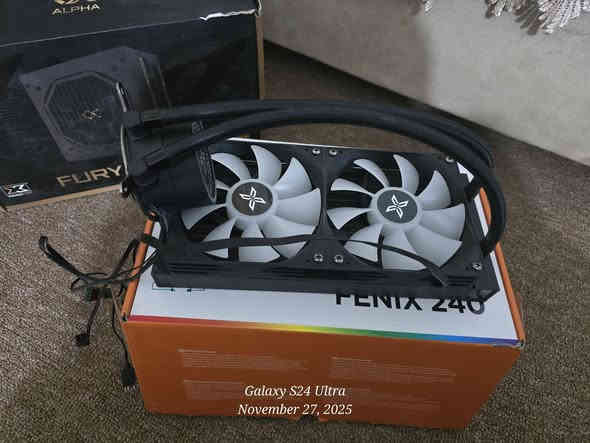 السلام عليكم
كيس  thermaltake View 270 TG ARGB
لون سمائي 
بيه مروحة ١٤٠ واثنين ١٢٠ 
سعر الكيس ٩٠ مع التوصيل 
مبرد مائي ٢٤٠ ملم 
Xiagmatic fenix 240 
لون اسود 
٥٠ الف مع التوصيل
يوجد مجال بالقطعتين
لتواصل على رقم ***********
