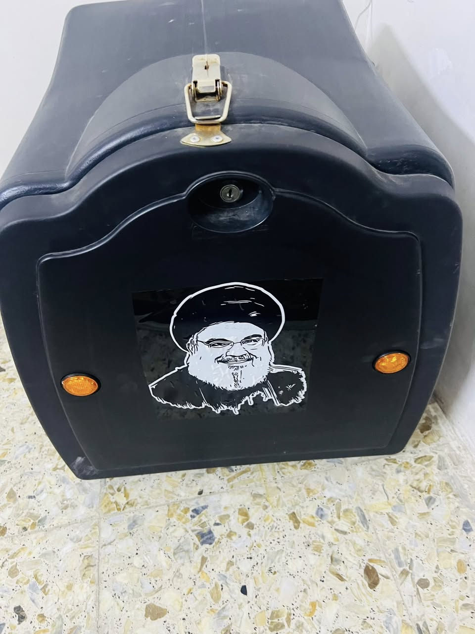 صندوك جديد كلش كامل سعره 30 الف قفل       مكاني للبلديات                   ***********
