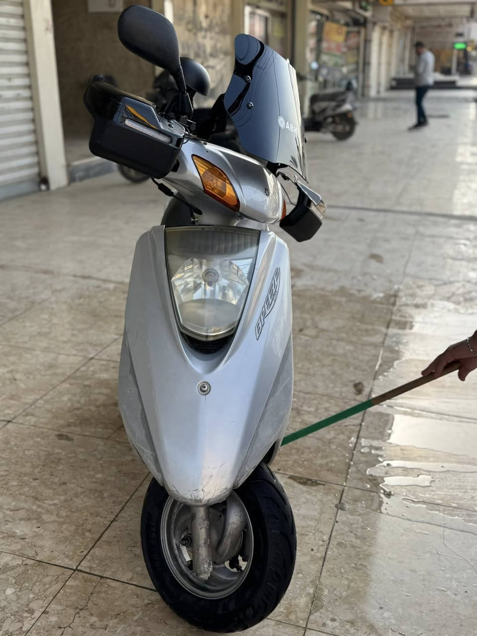 سلام عليكم دراجه بريز للبيع صارلها 10 ايام نازله رنبه تجي تفحص تجيب وياك اي فيتر هلا بيك بعدها بحاله الوكاله مكينه خرسه نضافه فول السعر الاتصال على الرقم ما متواجد فيس 
***********
