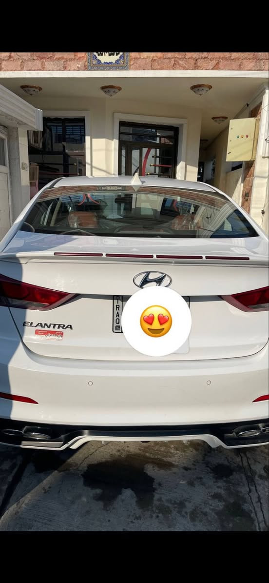 السلام عليكم  النترا 17 خليجية السيارة بيها. جاملغ خلفي صبغ وباب والباقي مكفول مواصفاتها فتحة وشاشة چبيرة تحكمات ستيرن درايڤ مود كامرة وحياس خلفي بلادي ماشية 136 الف السيارة جديدة وخير من الله مناقصها برغي ومحركها مكفول لا تنقيص ولا تبخير والگير AT مكفول السيارة مكانها بغداد منطقة علي الصالح 

ملاحضة رقمها الانكليزي الجديد والسيارة بأسمي تحويل ثاني يوم 

للأستفسار الاتصال 
***********
***********
