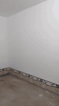 السلام عليكم
دار للبيع مساحة 100 متر يحتوي على غرفتين ومطبخ وصحيات حمام وتواليت ومكشوفة واسعة

العنوان  :  حي ميسان سيطرة الشياب سكلة الگرعاوي فرع مول العائلة 

للتواصل  : أتصال أو واتساب 

 ***********
