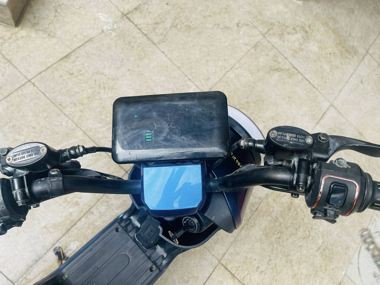 دراجه شحن R9 كلش جديده بطاريات ١٦ امبير جدد  السعر ٤٠٠  وبيه مجال هاذ رقمي ***********
