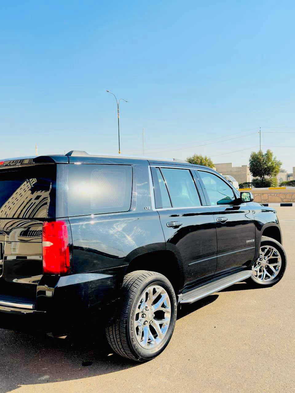 *تاهو موديل 2017 فئه( LTZ  ) خليجي فول
مواصفات ( مكفولة كفالة عامة ) 
⭕️ ملاحظة حالة السيارة ممتازة على وضع الشركة
المواصفات  
ماشيه 85 الف كم حقيقي
حالة السيارة ممتازه صيانه 100% 
‎المواصفات:
‎فول مواصفات 1/1
4x4‎  8V 5.3 محرك 4
‎سلايد (فتحة قمارة)
‎كراسي جلد لون قرميطي
‎كراسي كهرباء
‎كراسي خزن(ميموري)
‎كراسي تدفئة+تبريد
‎كراسي خلفيه كهرباء
‎كراسي خلفيه تدفئة
‎تبريد خلفي شاشه
‎شحن الهاتف لاسلكياً
‎ثلاجة
‎ رادار امامي
رادار جانبي
نظام الحفاض على مسار السيارة
‏‎كروس سرعه
‎خمس بصمات
‎فول تحكم استيرن(جهتين امامي+جهتين خلفيل
‎استيرن كهرباء
‎استيرن تدفئة
‎شاشه عرض الأعطال 
‎صندوق كهرباء(شفط)
‎فتح صندوك تلقائياً عن طريق القدم
‎دبل گير(عادي+اوتوماتيك)
‎دبل حساس(امامي+خلفي)
‎نظام تحكم بمستوى الضوء الداخلي
‎مانع تزحلق
‎پدل كهرباء (تحكم كهربائي بالبريك و البنزين)
‎نظام فتح الابواب لاسلكياً
‎فورد ويل
‎شاشه اماميه كبيرة اصلية
‎كامره خلفيه 
‎تشغيل عن بعد
‎قاصة سرية
‎اشارة بالمري
‎مري كهرباء(شفط)
لايت LED
LED امامي
سيتم صوت ماركة BOSS
رقم السيارة بغداد 
السعر(41) الف دولار 
للاستفسار الاتصال على الهاتف ***********
