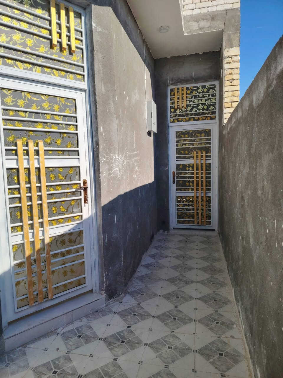 بيت للبيع مساحه ١٠٠م حي صحه للستفسار***********
