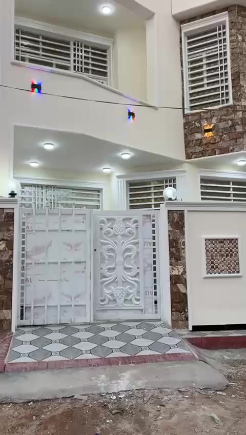 بيت طابقين للبيع طابو زراعي سند 25 تحويل موباشر المساحه 115 متر بناء حديث درجة اوله  العنوان بابل شارع 80 خلف البانزيخانه الجديد رابع فرع البيت غير مسكون 
0***********
