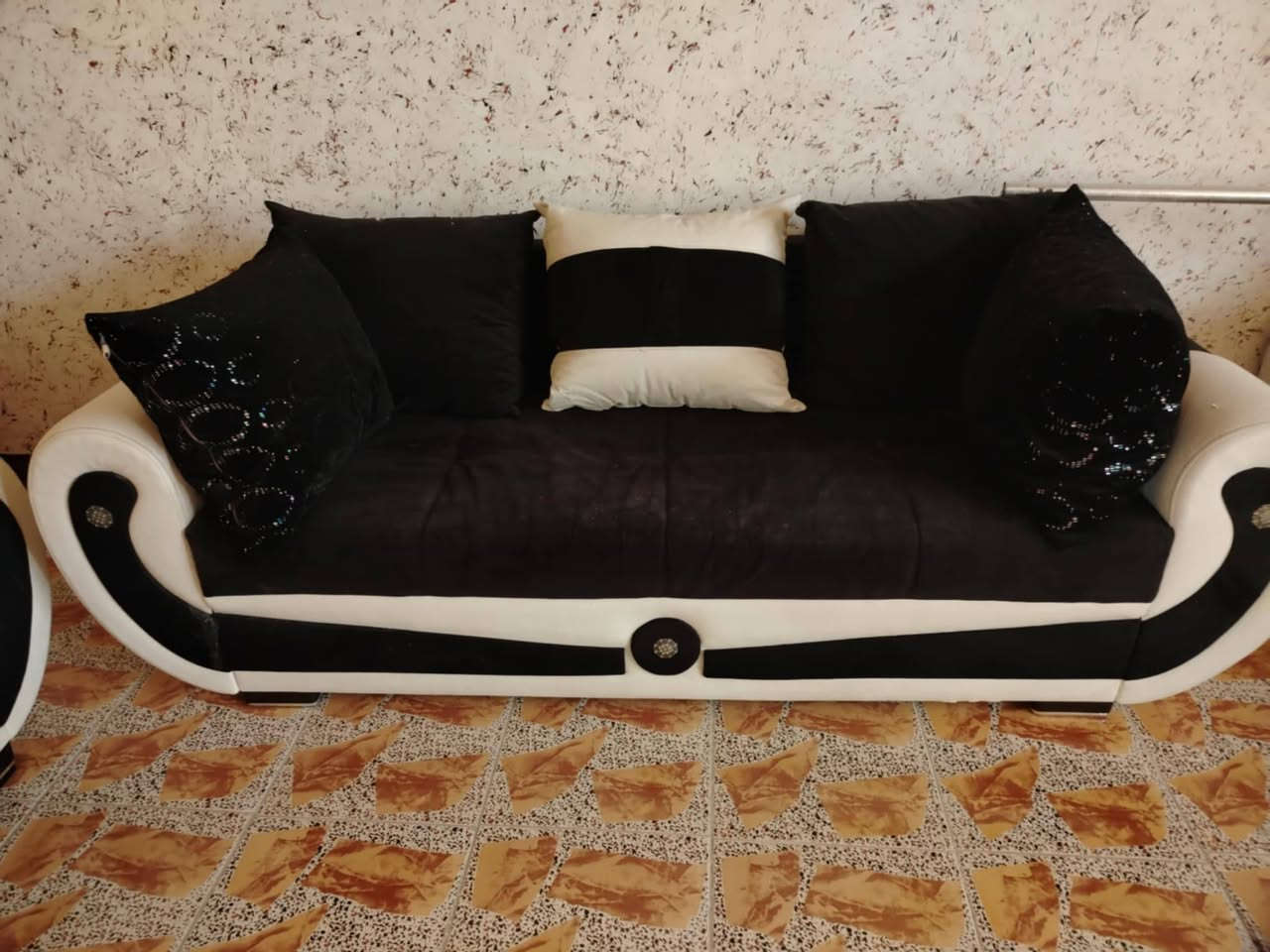 قنفە للبیع تخم ونص نظیف  كلش مال بیت مكان كركوك ***********  رقم موجود عل واتس اب
