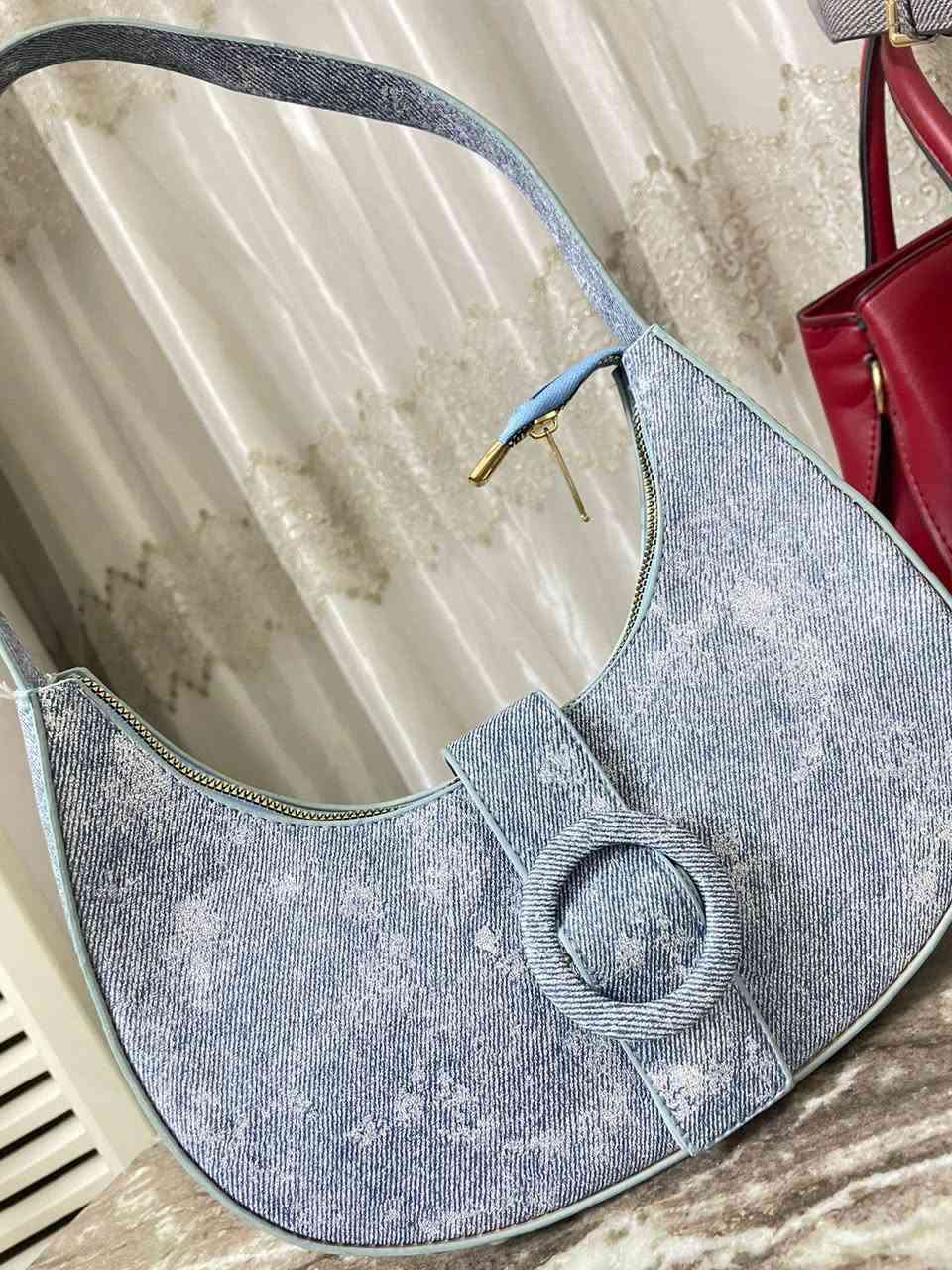 جنط جديد فاشن القطعة على ١٠ ألف للحجز وأنساب ***********
