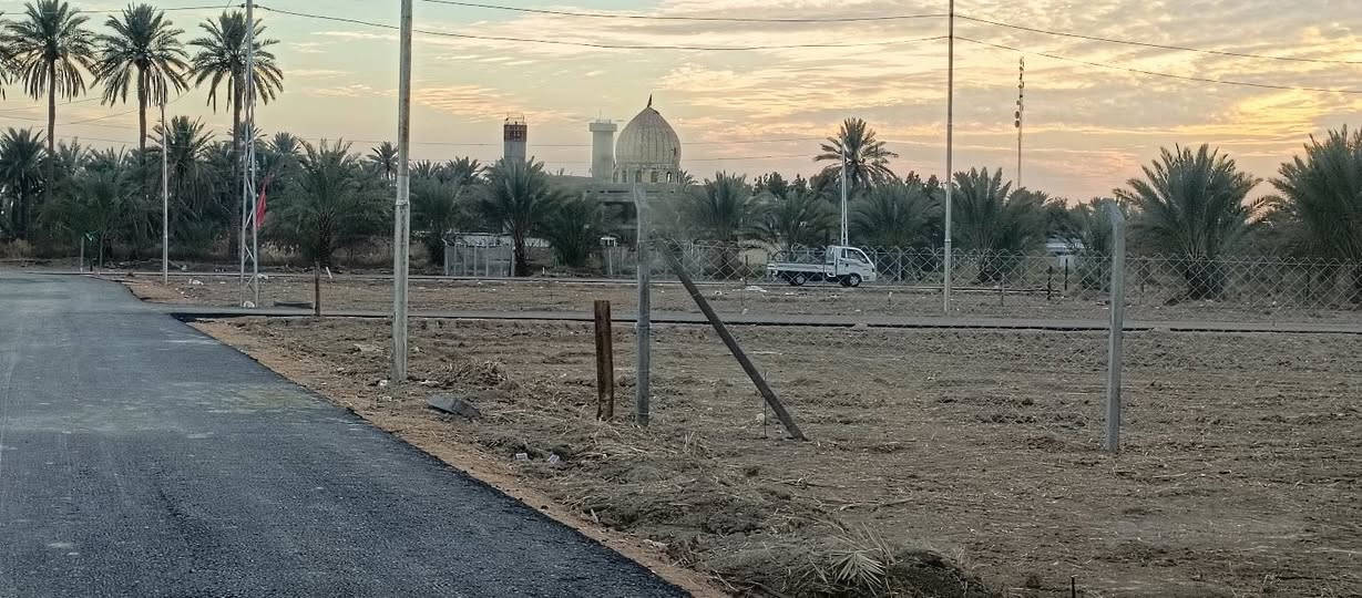 على بركة الله تم افتتاح مجمع سكني طابو صرف بمساحات مختلفة 
250 متر 340 متر   220 متر  500 متر 1000 متر  مع توفر كافه الخدمات ماء كهرباء شارع تبلط ١٠متر مع أنارة ليلية متكاملة
#الموقع  : المدحتية مجاور مزار سيد صالح ( ع )  الواقع بين طريق المعاره وطريق يا حسين 
#ملاحظة الأسعار تنافسية جدا والبيع داخل الموقع حصرا والاستفسار الاتصال ***********
