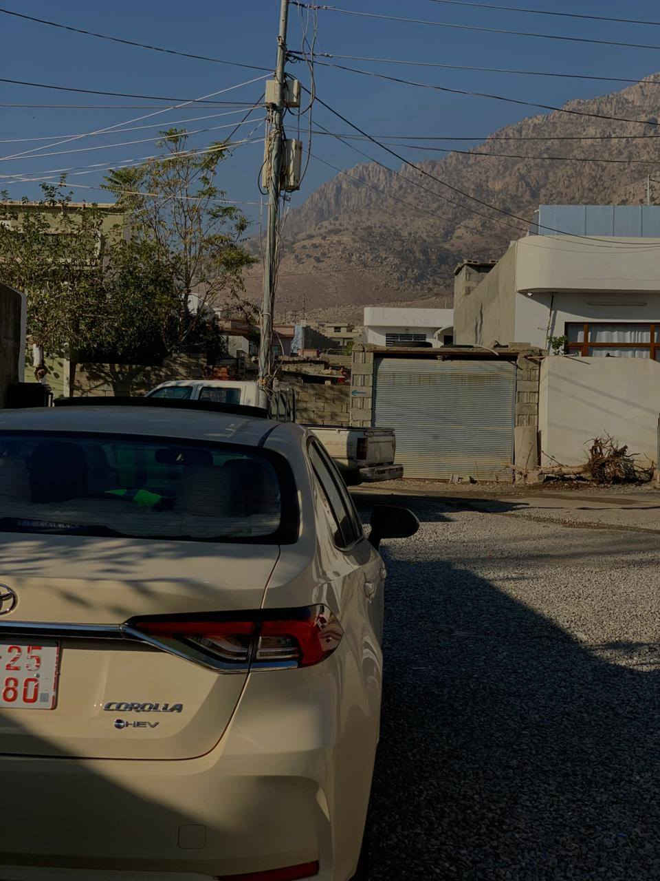 تەکسی کرۆلا 2025هایبرێد 
 هەشت هەزار ڕۆیشتوە بەناوخۆمە بەسفری ڕامکێشاوە هیچی پێوەنیە تەنها دەحامی پێشەوەی شوختێکی بچوکی پێوەیە
ڕەقەم و لۆگۆ کراوە تا 2030
***********
شوێن ڕانیە رانية, السليمانية
