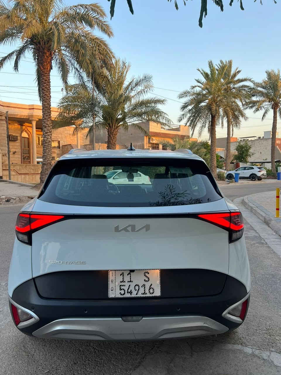 كيا سبورتج 2023  خليجي 
جديده كفاله لا صبغ ولا بارد
مواصفات نص فول  شركة الدولية 
محرك 2000  دوش 
ماشية  48  km 
داخل بيجي/ شاشة كبيره مع كاميرا دواره/ تحكم ستيرن كروز سرعة مانع انزلاق تحديد مسار/ وضعيات قيادة مود درايف/ لايت زنون/ لد امامي وخلفي /حساس امامي وخلفي/ اوتو هولد/شاحن الجوال /سايد بريك دكمة /مداخل USB /.. وباقي مواصفات المعروفة
رقم بغداد  بأسمي 
هزة  جديده 
سنوية جديدة 
ورقم دولي..... السعر 198 بيه مجال بسيط 
 📞   ***********   بغداد زيونة  ..... بغداد, العراق
