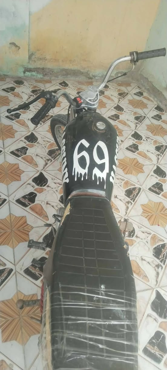 سلام عليكم دراجه للبيع ارشه مديل ١٨ اوراق اوراق كامله السعر 400 وبيها مجال بصيط المكان كرمت بني سعيد ***********
