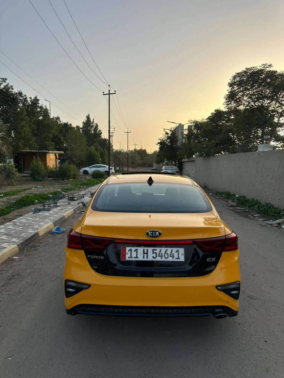 سلام عليكم فورتي ٢٠٢١ فول مواصفات بصمه فتحه قطعتين تبريد بعد هواي موصفات بيهه صور الحادث داخل المنشور مكينه ٢٠٠٠ دوش سياره جاهزه من كلشي مكينه كير ع بلاد السعر ١٣٣ رقمي ***********
