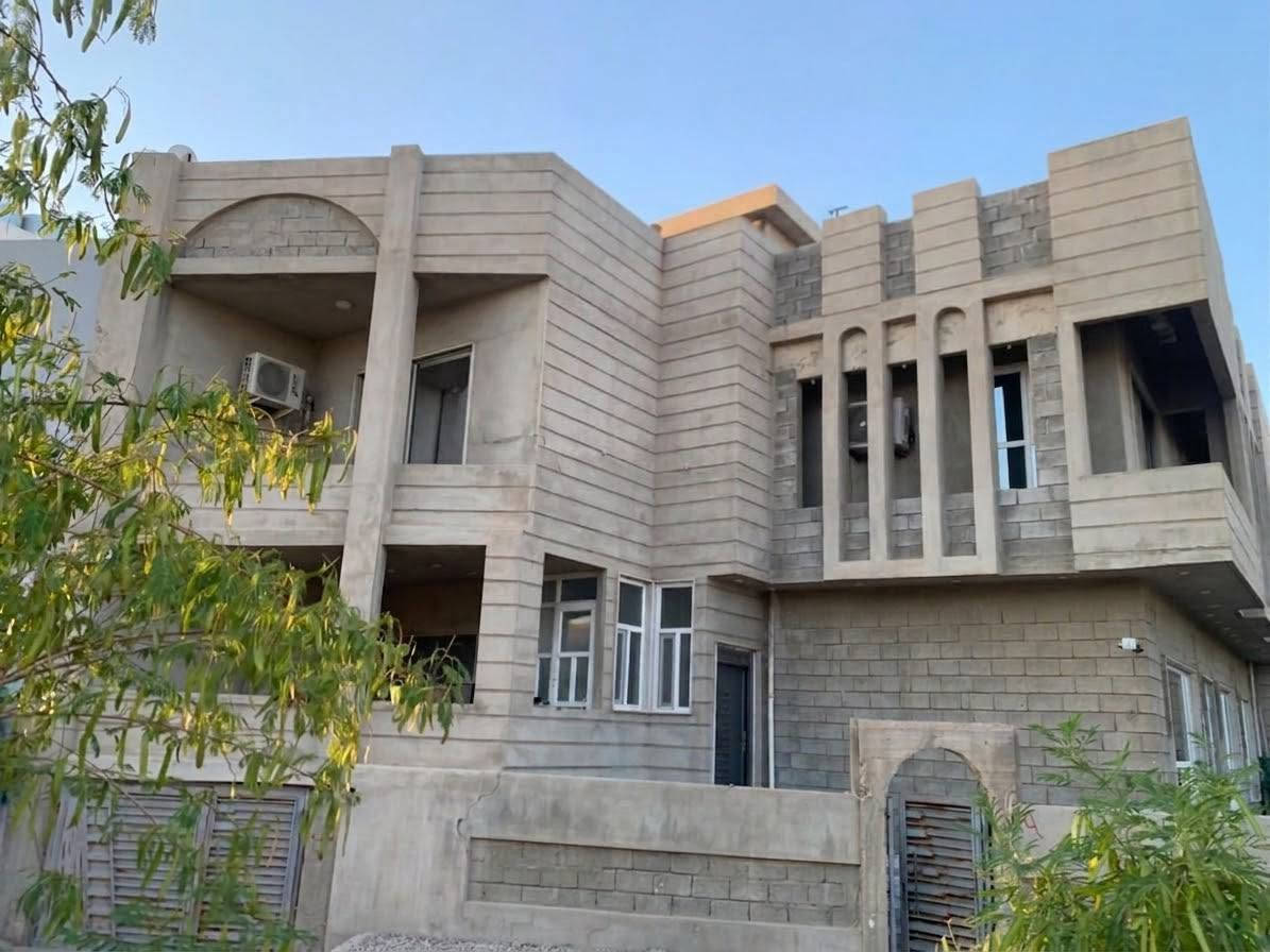 السلام عليكم
بيت للبيع في هيما ستي ركن مساحة 280 متر 
للتفاصيل التواصل على الأرقام 
***********
***********
