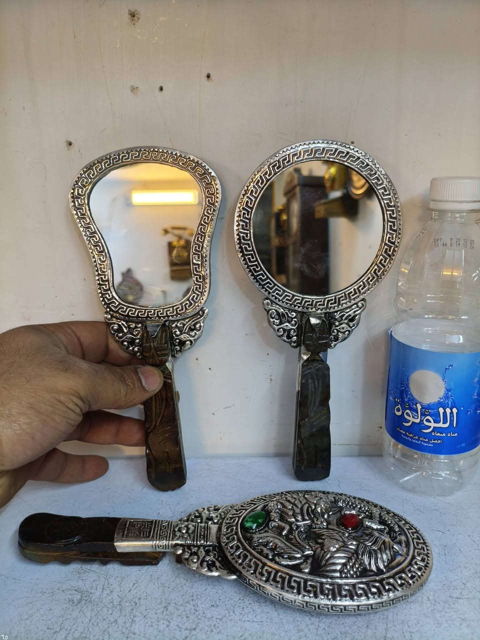 انتيكات وتحفيات للبيع مكاني بغداد *********** يوجد توصيل
