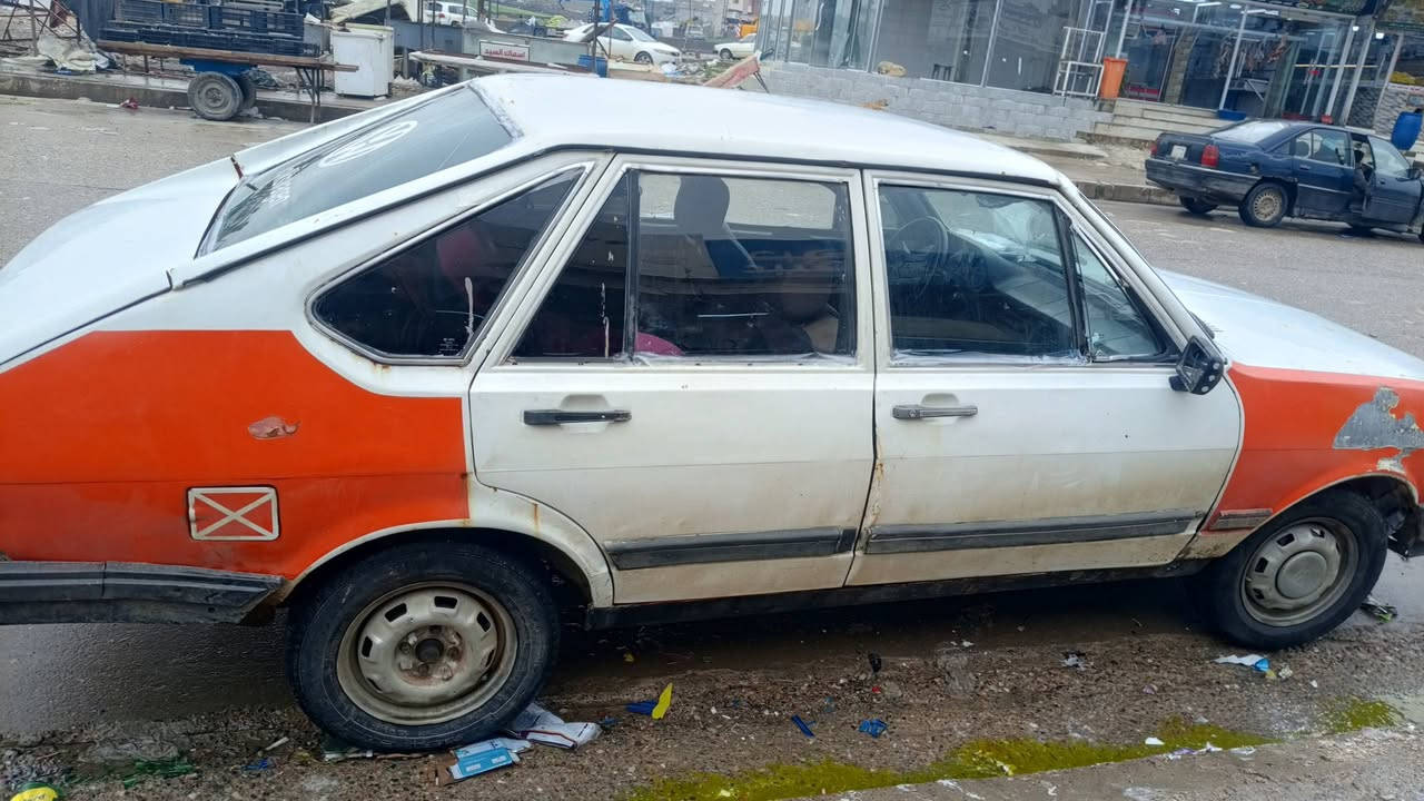 السلام عليكم سياره برازيلي موديل 83 للبيع شرط محرك وقير السعر عشر ورقات شرط التحويل100/***********
