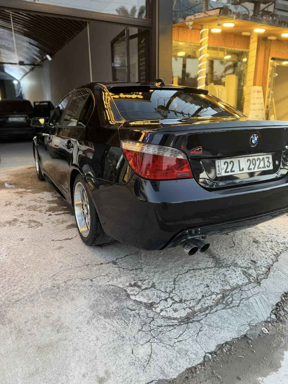 سلام عليكم من رخصت الادمن 
BMW E60 530 موديل 2004 سنوية وارقام جدد 
السيارة جاهزة ومصروف عليهة هواي لايتات تلث عدسات 
بك لايت ال اي دي خمس بردات كشن جلد سلايد روف فول السيارة مكان السيارة بغداد حي الجامعة السعر 110 
***********
