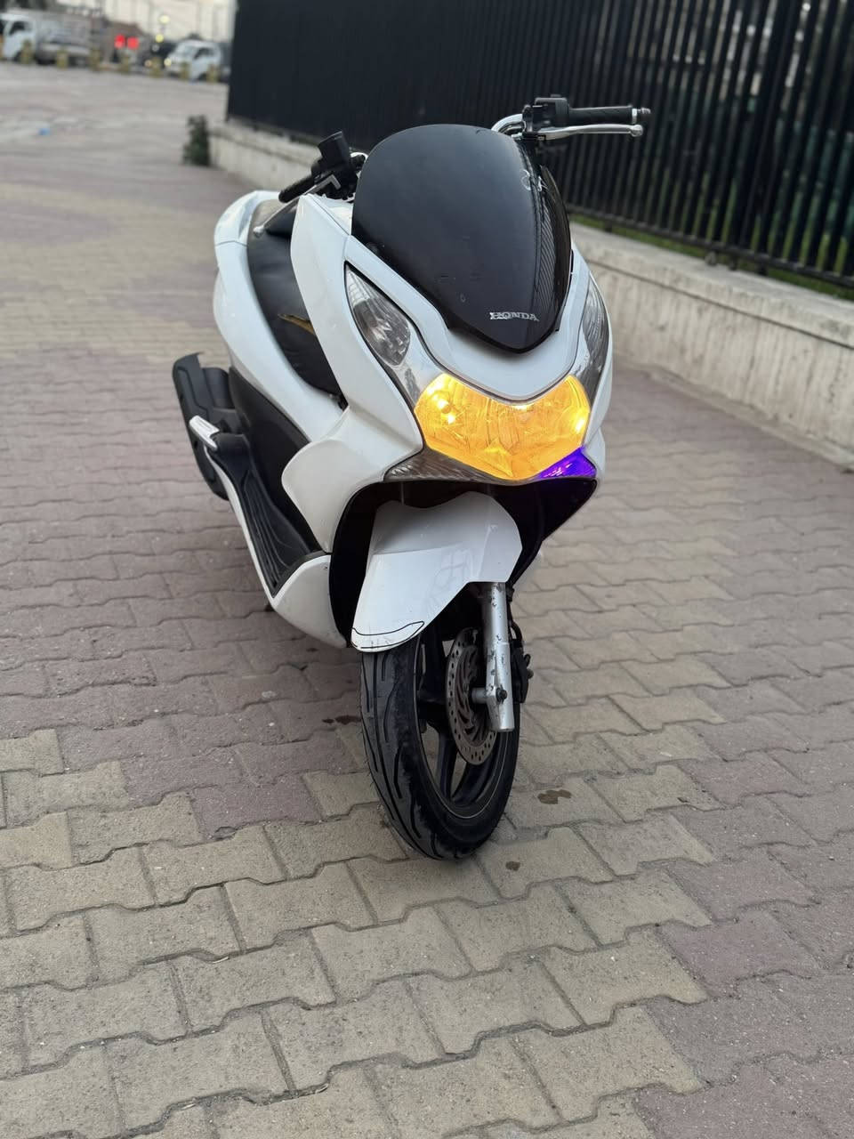 السلام عليكم للبيع دراجه pcxجيل الاول  دراجة مال رمبه ماخذها رمبه الدراجه وأعلى ايدي ياباني الاصلي دراجه جديده مال جناي وعلئ ايدي لون مميز 
ياباني الاصلي دراجه كامله أستان كهربائي حساس ازدحام حرف دراجه جديده الدراجه مكينه لوك شلعه معدل خير من اللّٰه دراجه تكول جديده بمعنئ ماشيه 6الكلمه واحلا من الصور مال جناي المكان بغداد دراجة مكفوله اي نقص مابيه السعر مليون300
وبيها مجال   
اي استفسار ***********
