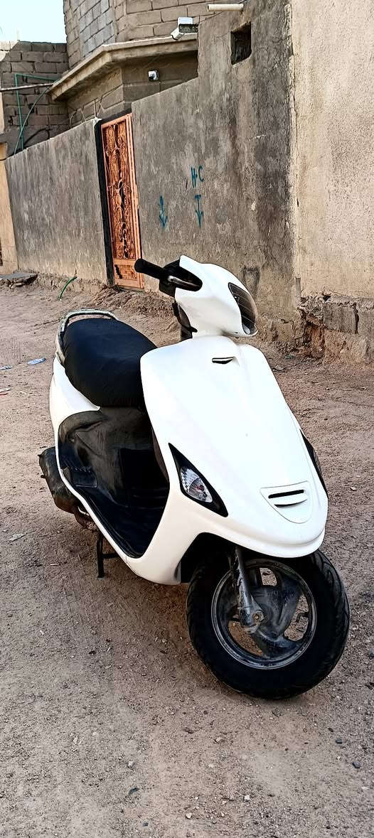 السلام عليكم فراشه نثيه للبيع دراجه نضيفه كلش كامله للاخير مكينه مفتوحه خرسه ناعمه /مكاني زبير  ***********     سعر(450)
