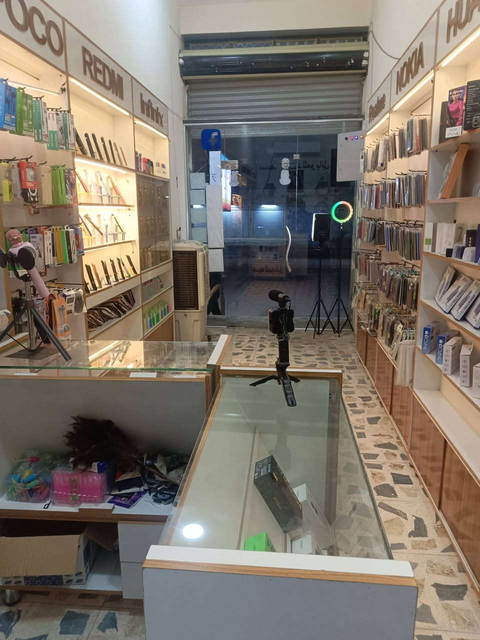 سلام عليكم محل موبايلات للبيع
وكسسوارات و 10 فاترينات و2 فاترينات ارضي و ميز صيانه وسبلت ثنين طن جديد وبرنامج انلوك مفعل شتراك سنوي
الاستفسار ***********
