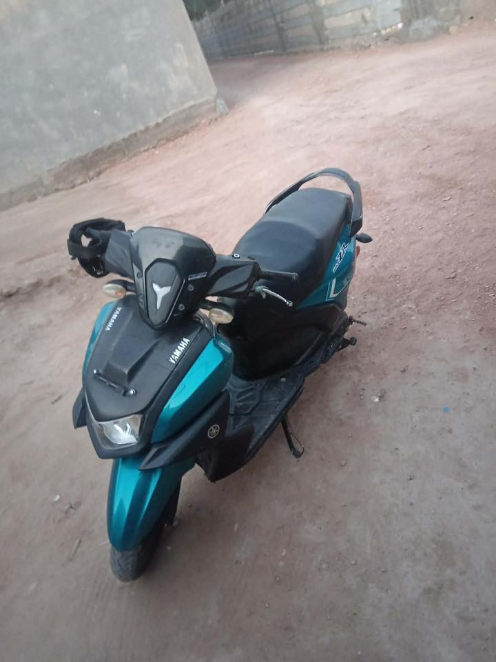 لبيع زت أر 21كلك  سعر 1200وبيه مجال ***********
