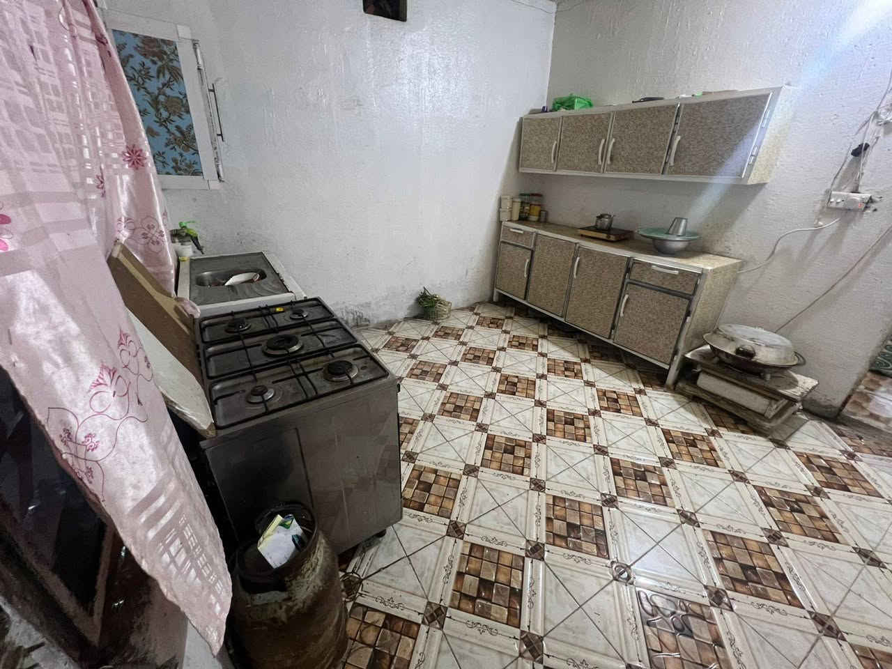 يا الله 

بيت بناء بلوك السقف صب بيت نضيف جدا 
المساحه 200م زراعي عنوانه كوت حي الجهاد زنابره قرب محلات الجعيفري 
السعر 32مليون وبيه مجال

معروض لدى مكتب دلالية الزاملي للعقار.
للاستفسار الاتصال.
***********
سيد مرتضى الزاملي
