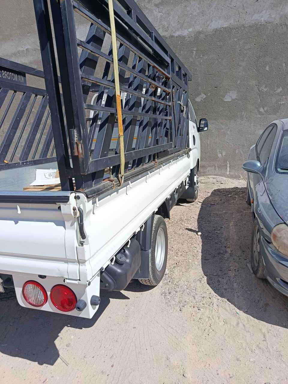 سلام عليكم ورحمه الله سياره فحل موديل ٢٠٢٥ سياره خير من الله محوره ويل ١٤ المسافه المقطوعه ٤٥ الف سياره تأخذها ربع متصرف عليها وتراي وين متريد سياره أحله من الصوره وبيها رصعات بل باب الوره مثل مابين بل صوره 
سعر المطلوب ٢٢٠وبيها مجال حك الجيه
ما متواجد خاص***********
