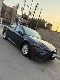 تويوتا كامري (هايبرد) موديل 2025 الفئة LE ماشية 2000 ميل اللون الخارجي...