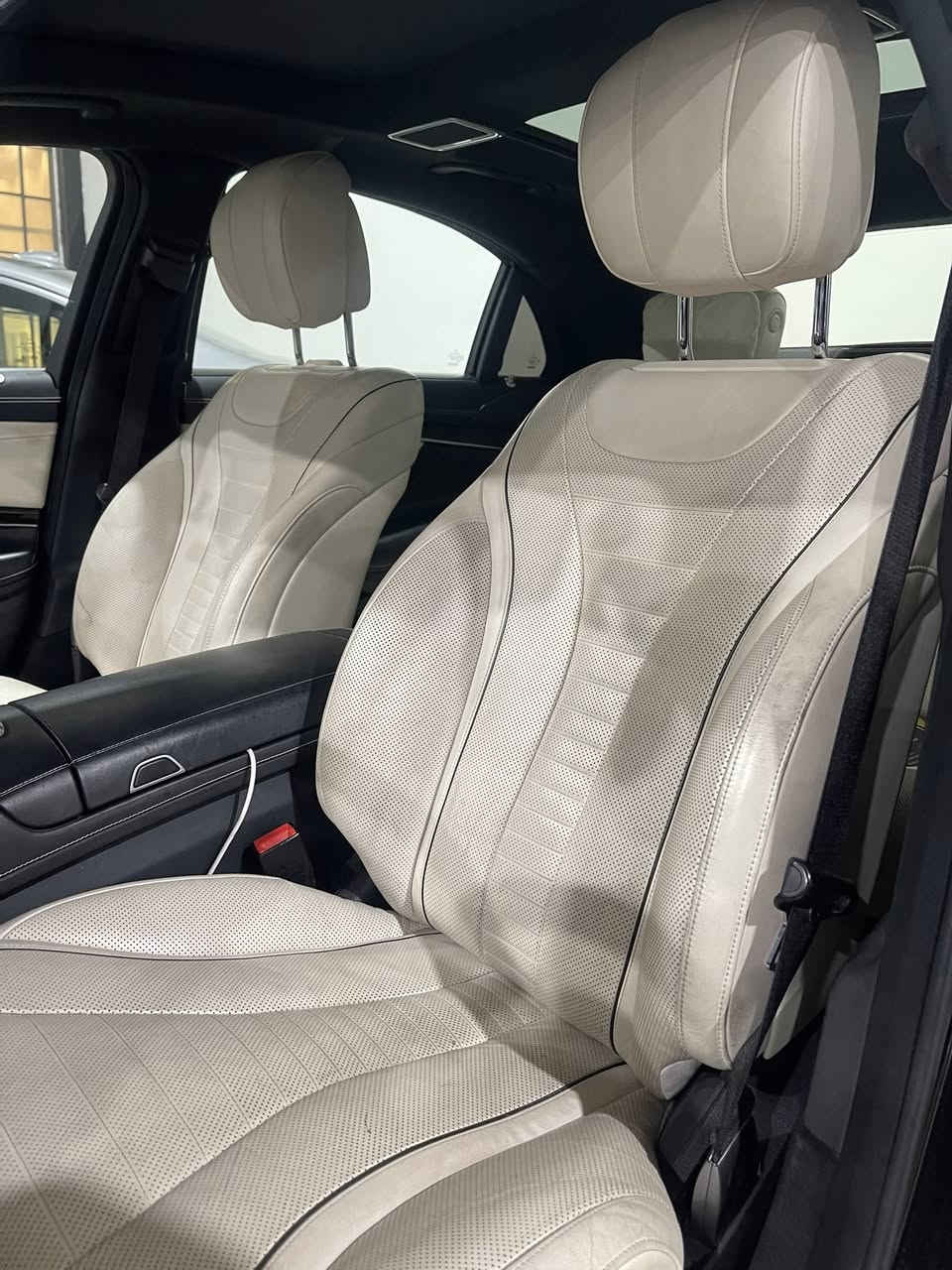 السلام عليكم ورحمة الله وبركاته
للبيع فقط مارسدس S560,4فصوص 
Edition بانزين وشحن 

📌📌2020وارد الماني ضمان 
📌📌عداد المسافه 54000km 
📌📌4فصوص 
📌📌بردات كهرباء 
📌📌داخل بيجي 
📌📌بانورامه 
📌📌لايت 3لدات 
📌📌كشنات تدفئه تبريد 
📌📌رقم بغداد انكليزي تحويل مباشر 
الهاتف *********** عبدالله حسين الكرادي العنوان شركة الكرادي معارض النهضة السعر 465 السونار مرفق مع الصور
