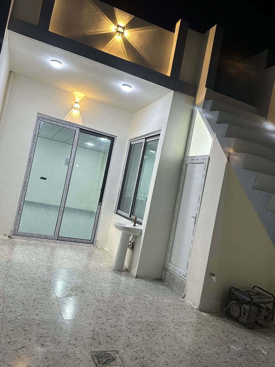 دار للبيع مساحة 115متر رقم فول كاشي بيت جديد سفر موقع كركوك دروازة على طريق سليمانيه قرب جامع خديجة للاستفسار اتصال الرقم ئاريان ***********
