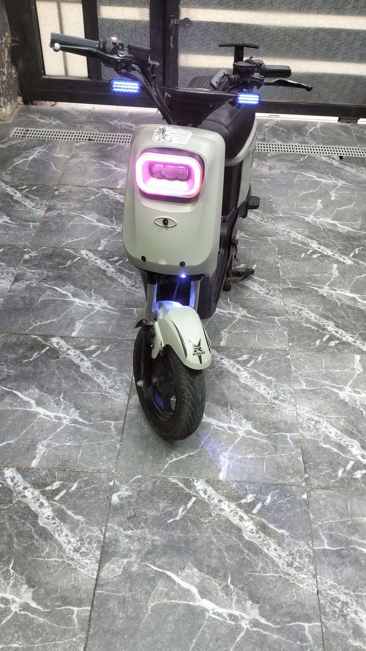 دراجة كهربائية R-9pro max 
كلشي شغال بطاريات 4 -12v
نظام 4سرعات  للأستفسار خاص 
***********
