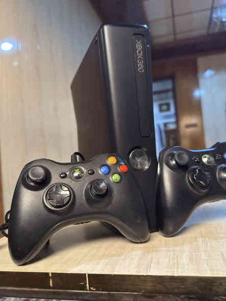 اخررر قطعة موجودة عدنا !!!✨✨
اكس بوكس 360 سلم للبيع باله اوربي شرط ما داخل اي صيانه نضافه 100‎%‎ هارد اصلي 250 كيكا نضام ارورا يتضمن العاب حديثه وقديمه 150 لعبه دبل جوستك كافه الملحقات الاصلية.
عنوانا كركوك شارع الحسابات.
السعر 115 الف فقط يتوفر التوصيل للاستفسار والحجز التواصل عبر الرقم*********** واهلا وسهلا بل الجميع
