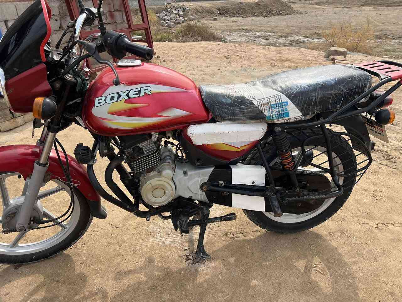 بوكسر موديل ١٨
كلك نضيفه ومرتبه احلا من الصوره 
مال جناي مكينه ناعمه 
كهربائيات كله شغال. 
السعر ٣٥٠ 
للتواصل خاص او ***********
