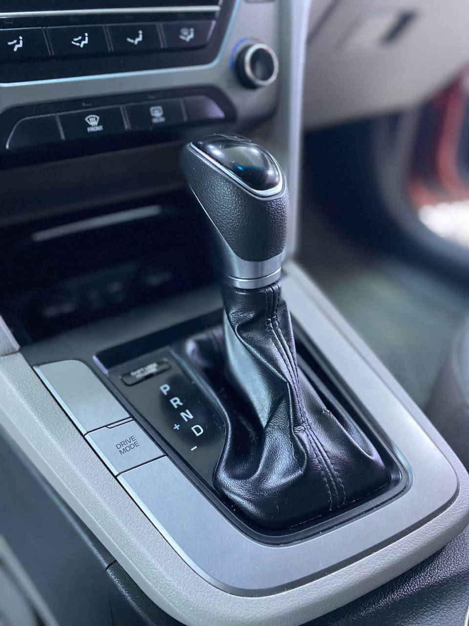 هيونداي النترا 2018 وارد امريكي
حادثها طرف الجامرلغ والبنيد وبيها ضرر خفيف بالجامرلغ الثاني هنا بالعراق
محركها 2000 دوش
ماشية 81 الف 
مواصفاتها وسط بيها رادارات وتحكمات ستيرن كاملة وترحيب ومثبت سرعة وشاشة كبيرة وشاشتها الاصلية ايضًا كبيرة ومضمومة.
السيارة جاهزة وما ناقصها ولا برغي وكلش نظيفة ومعتني بيها.
رقمها كربلاء وموجودة بكربلاء وبأسمي
سعرها 123 وبي مجال بسيط
رقمي ***********
0️⃣7️⃣7️⃣1️⃣4️⃣2️⃣0️⃣3️⃣0️⃣9️⃣4️⃣ كربلاء, العراق
