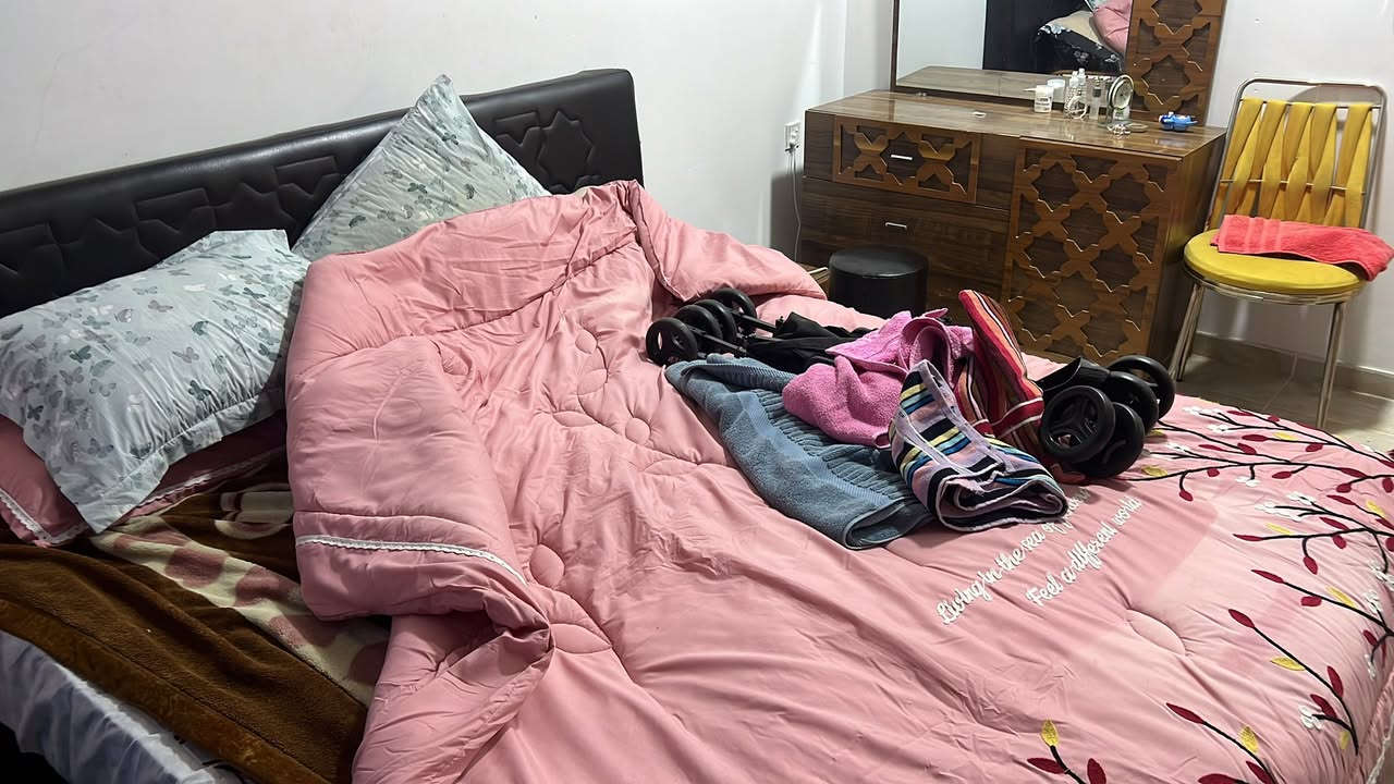 السلام عليكم
توجد غراض بيت مستعملة للبيع 
للتواصل 
***********
