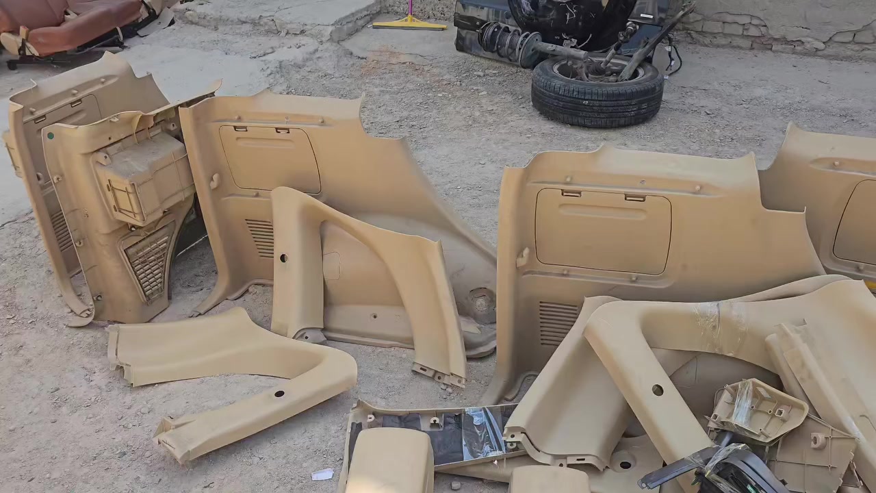 السلام عليكم 
متوفر بلاستك داخلي تيكو وارد
باللون الرصاصي
باللون البيجي
باللون الاسود
عنوان حله نادر مقابل المجمع الامريكي محمد الموسوي 
***********
