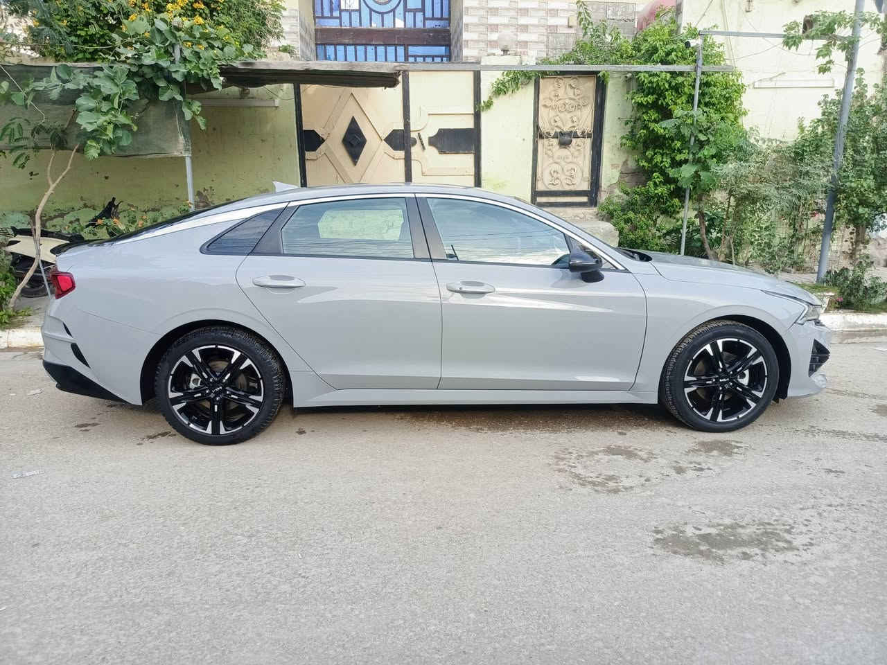 سلام عليكم سياره للبيع كي فايف موديل 24 وارد امريكي حادثهه جاملغ   وبنيد ماشيه 24الف  سياره جيتي لاين فول مواصفات عده الفتحه سعر نتصل ***********
