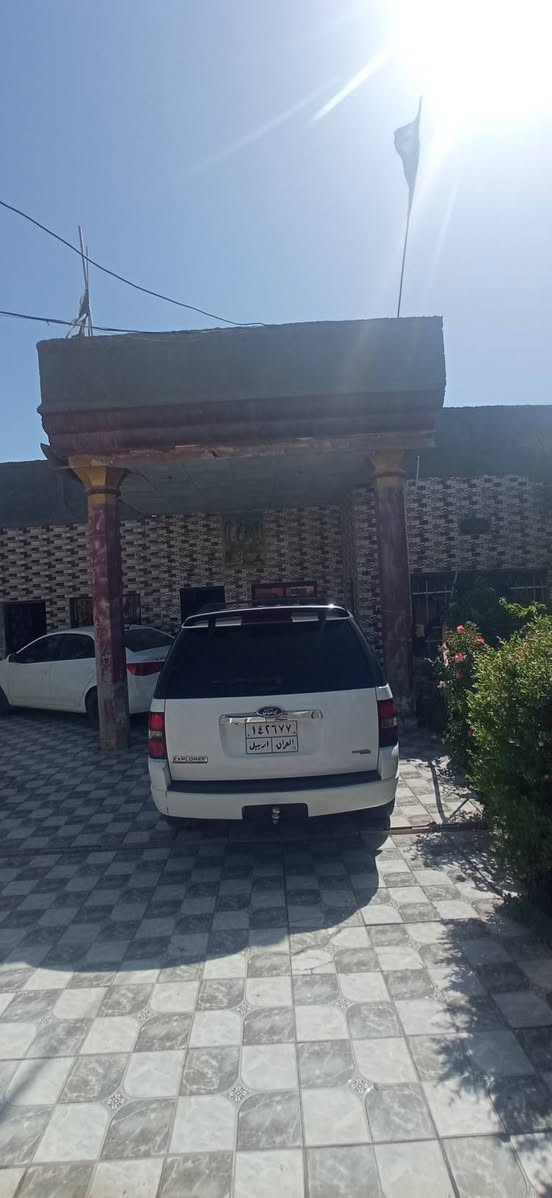 السلام وعليكم ورحمه الله وبركاته خوان اكسبلور موديل ٢٠٠٧ شمالي محرك وكير توني شدهن بيها قطعتين صبغ بنيد وباب السايق خليجي *********** سامرء موجوده السياره حاليآ 80 وبيها مجال
