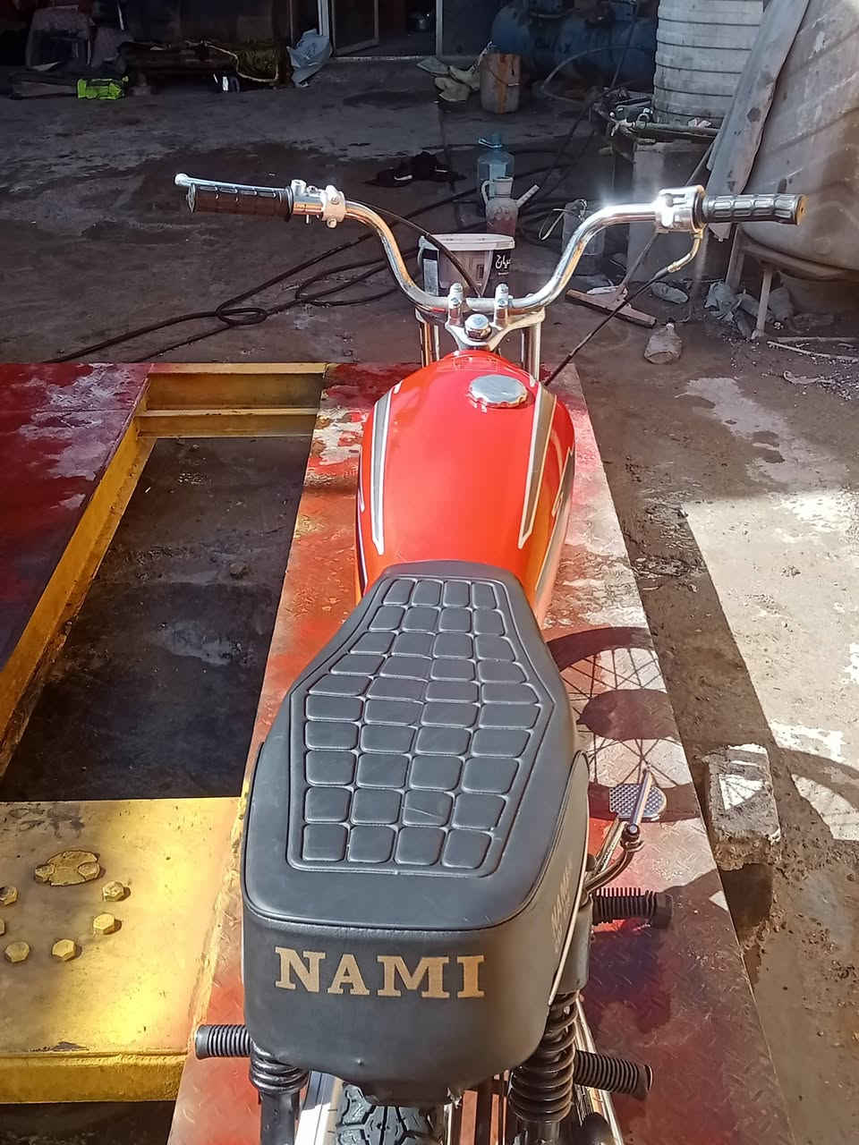 السلام عليكم دراجه اربعه قير نامه موديل 21 اوراق كامله مكينه ما مفتوحه مكينه حلوه ناعمه لا تدخن ولا صوت
دراجه قاعده حلوه عاوزها بس راسطه مكاني النجف سعرها 500 وبيها مجال
***********
موجود واتساب
