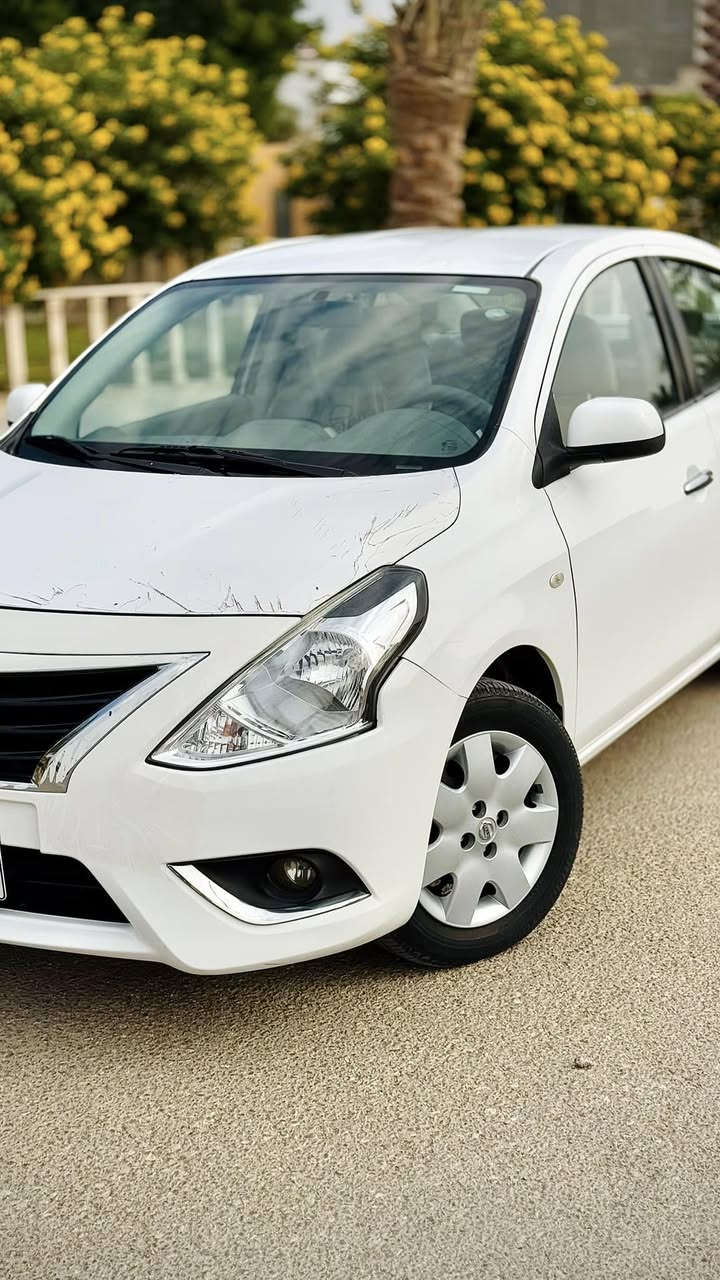 صني هندي 2022 رقم اربيل
بليته زرگه و ممشى ٧٠ الف
السياره استخدام نظيف و سبير ما نازل
بلوجكتر و تحكمات ستيرن و حساس خفلي اصل
سياره مكفوله كير و محرك بيها بارد جداً بسيط باب خلفي موضح بالصوره
السعر ١٢٢ مع مجال بسيط 
مكان السياره النجف 
الاتصال ***********
