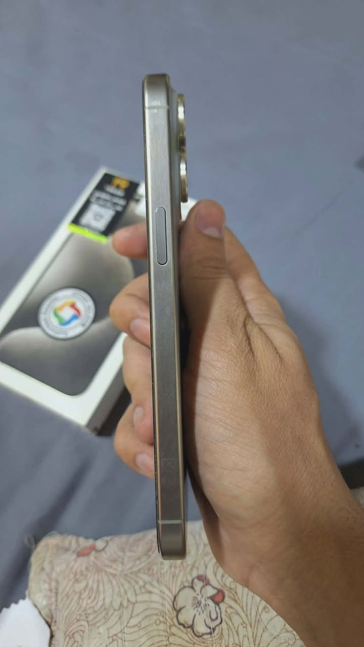 السلام عليكم جهاز 15برو ماكس ذاكره 256 بطارية 🔋 86مكفول الجهاز سعره 980 للتواصل خاص او اتصل ***********
